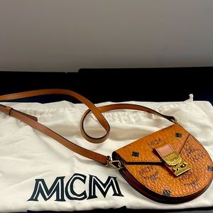 MCM Mini Wallet On Chain/Crossbody